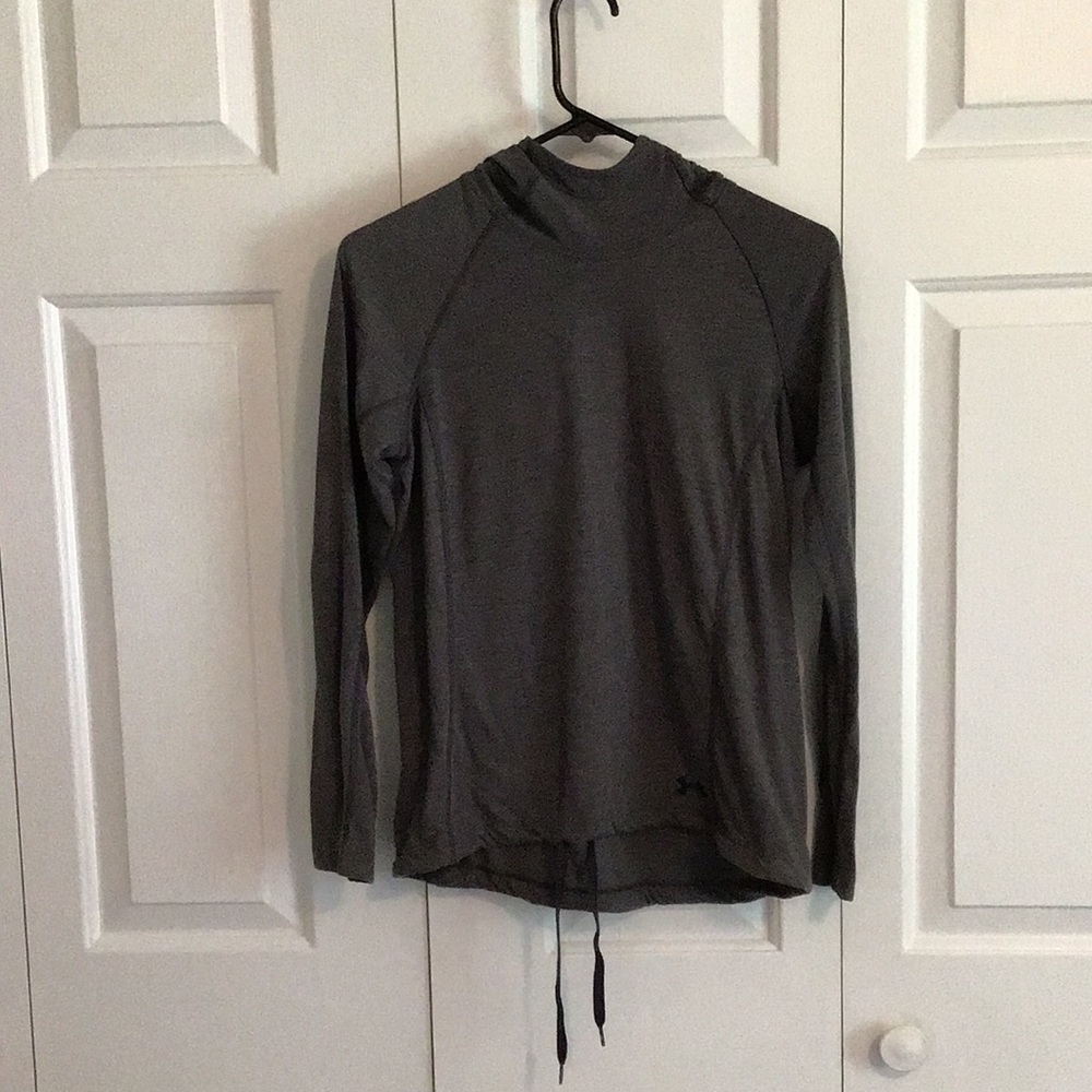 🚨MOVING SALE🚨 Under Armour Long Sleeve Top